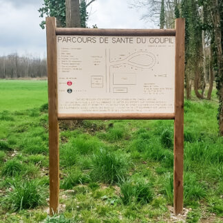 Panneau d’accueil en bois pour signalétique extérieure dans les espaces publics