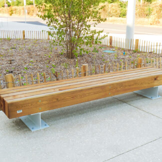 Banquette HEA en bois pin classe 4, pour aménager les espaces extérieurs avec un mobilier durable et pratique