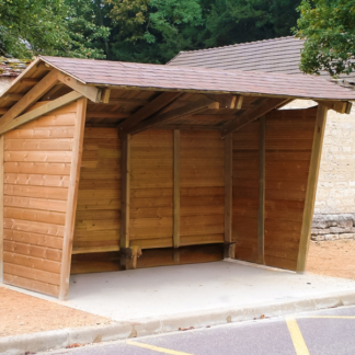 Abri bus en bois pour espaces publics et aménagement de voirie