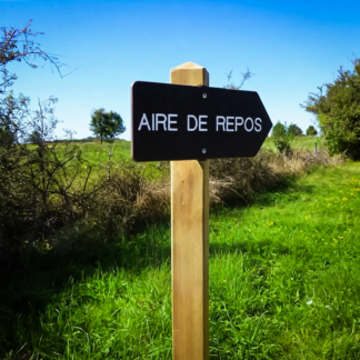 POTEAU DIRECTIONNEL FLECHE PIN MASSIF GRAVE
