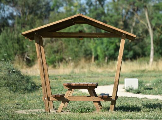 TABLE-BANCS COUVERTE