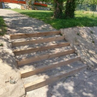 Traverse en bois pin classe 4 pour structures et aménagements extérieurs