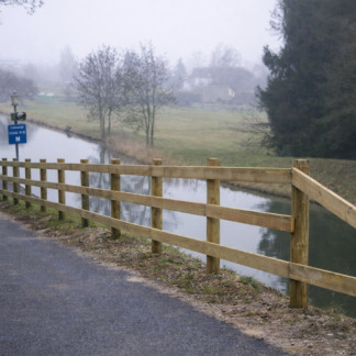 Clôture Horizontale en bois, permettant de délimiter les espaces dans les aménagements extérieurs