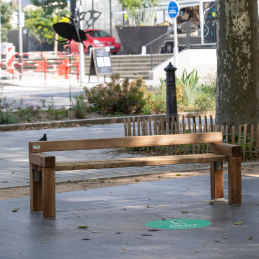 Banquette en bois pour aménagement extérieur dans les espaces publics