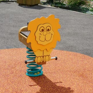 Jeu en bois Le Lion pour aire de jeux et aménagement extérieur des espaces publics